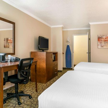 Best Western Of Hartland Екстериор снимка