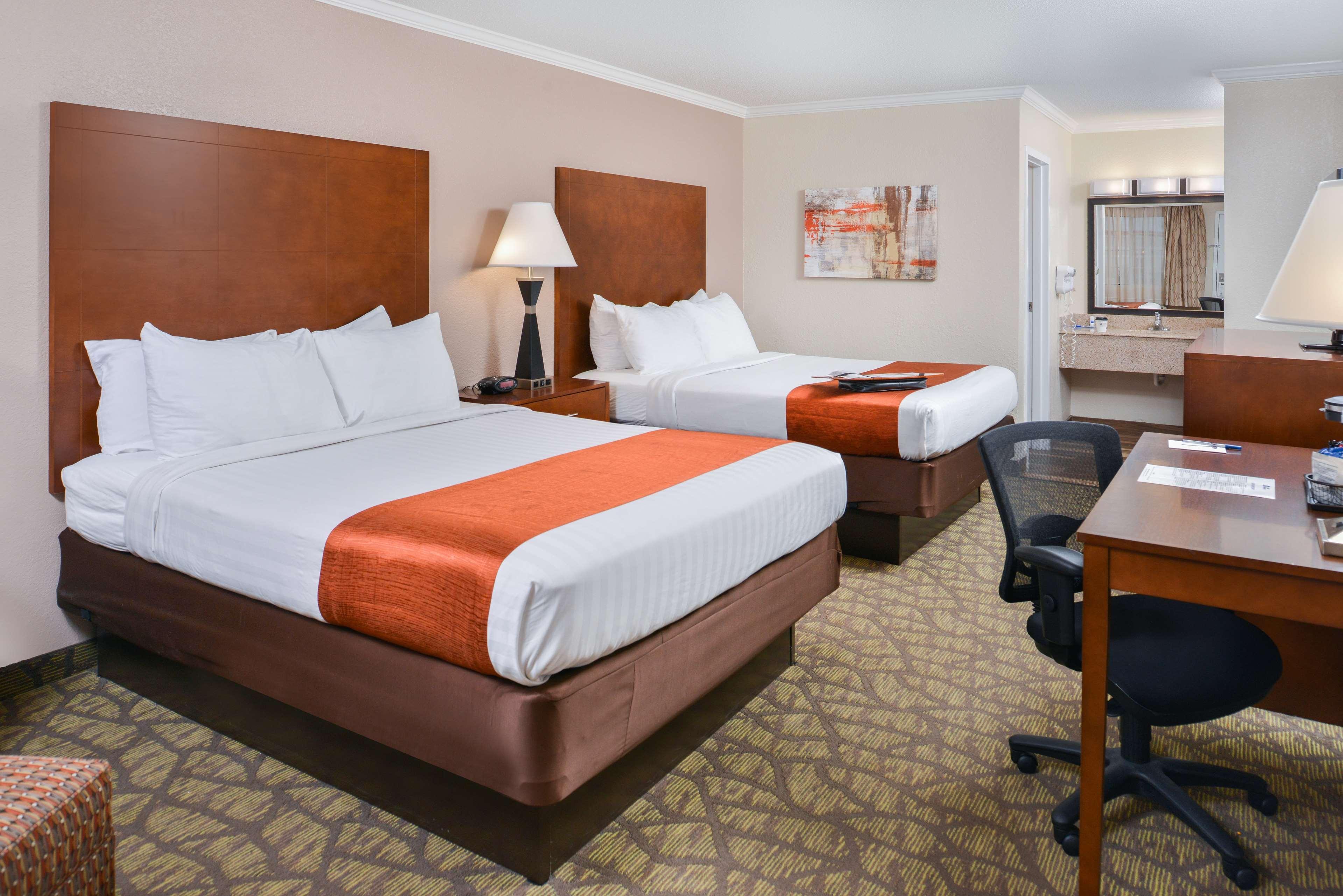 Best Western Of Hartland Екстериор снимка