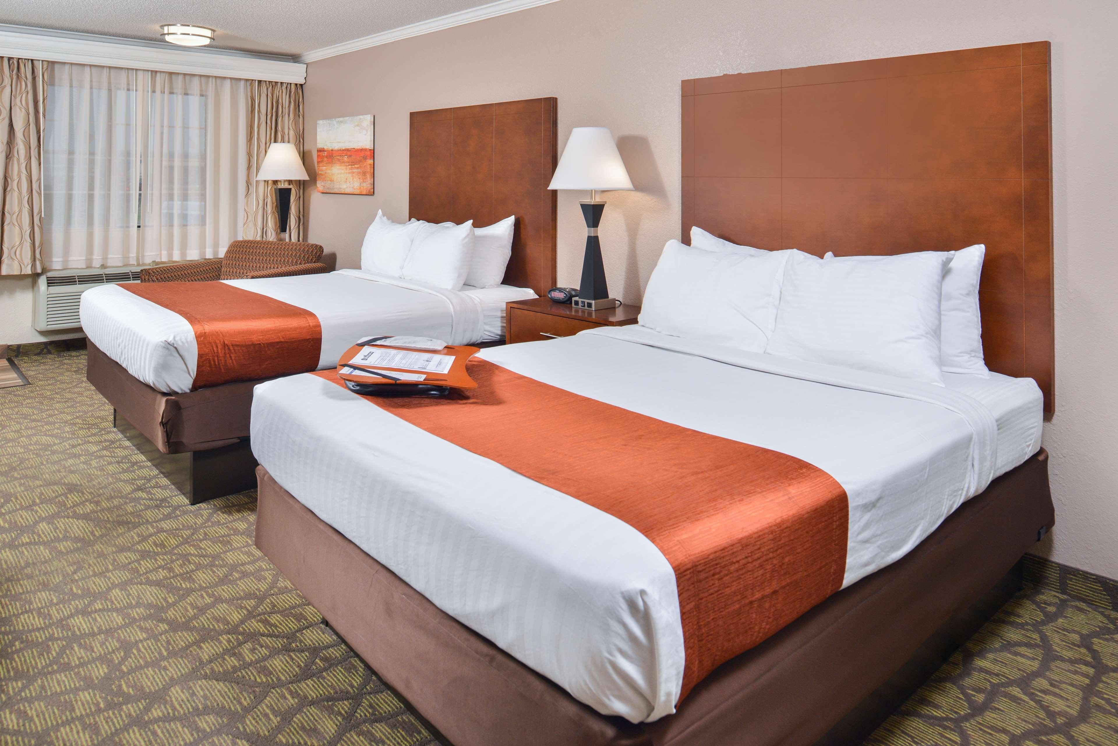 Best Western Of Hartland Екстериор снимка