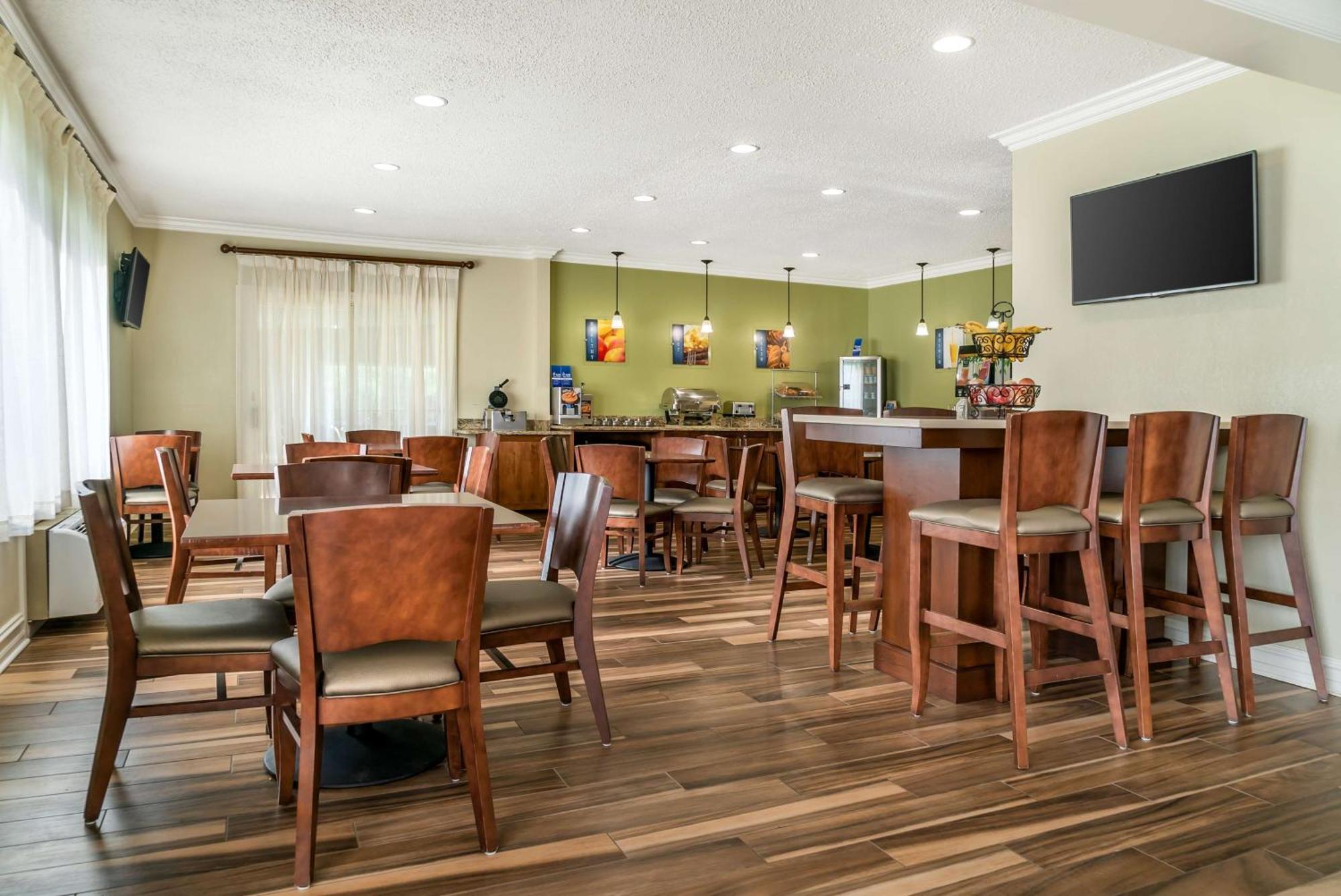 Best Western Of Hartland Екстериор снимка