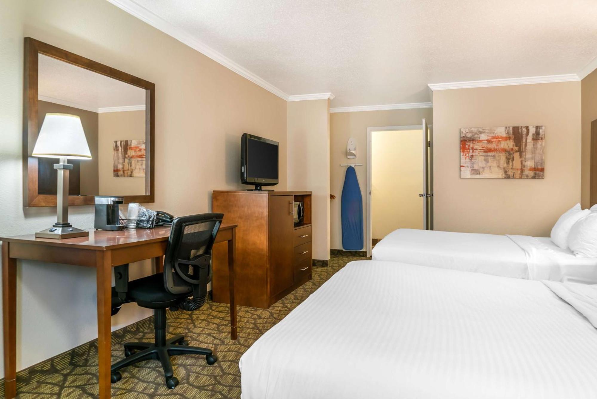 Best Western Of Hartland Екстериор снимка