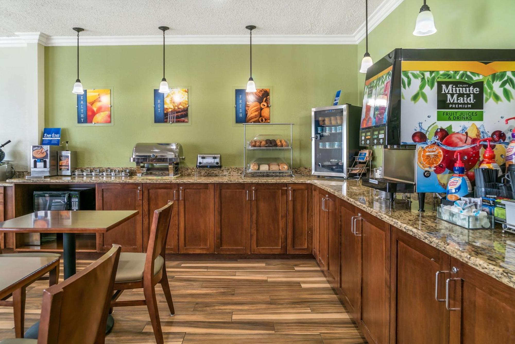 Best Western Of Hartland Екстериор снимка