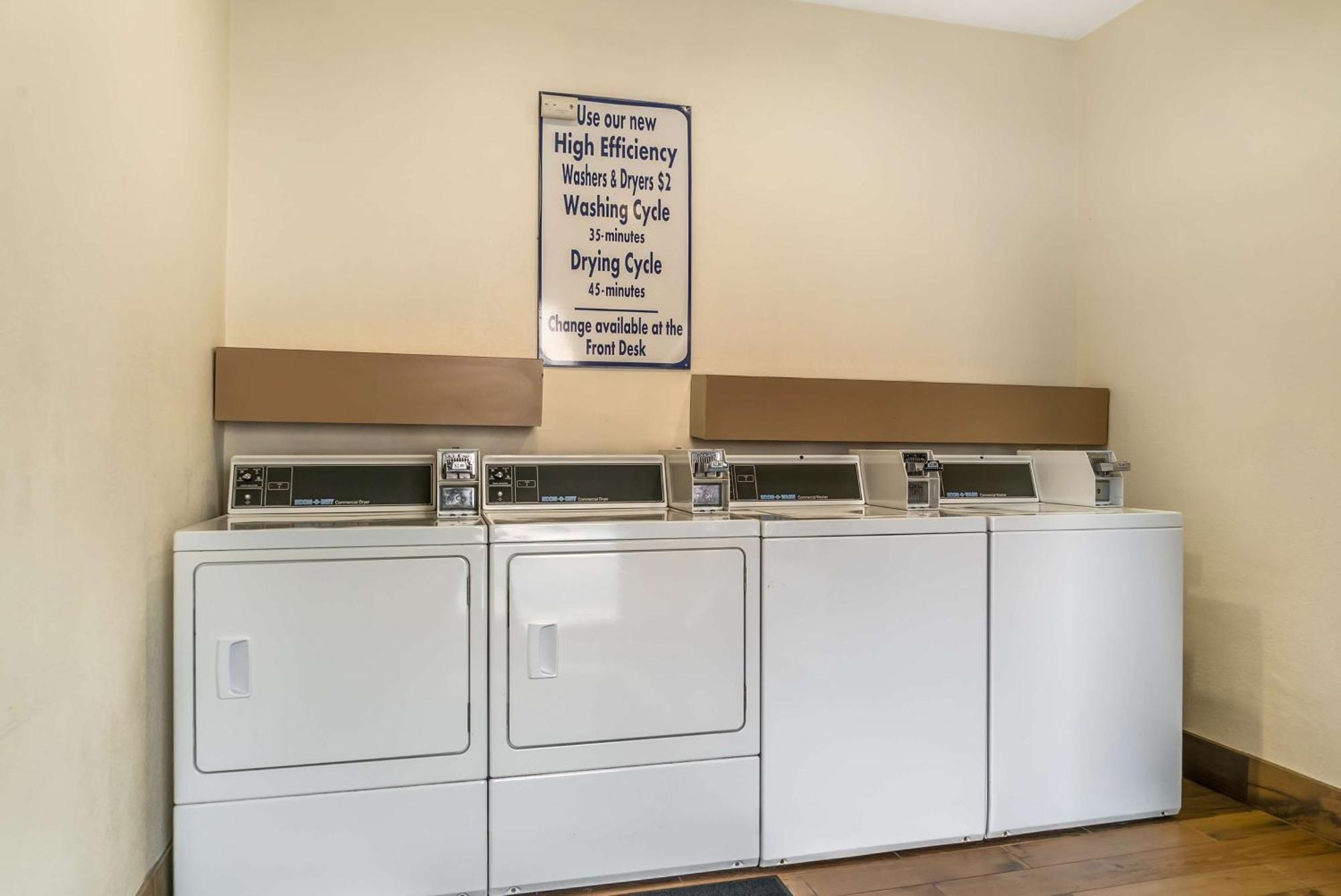 Best Western Of Hartland Екстериор снимка