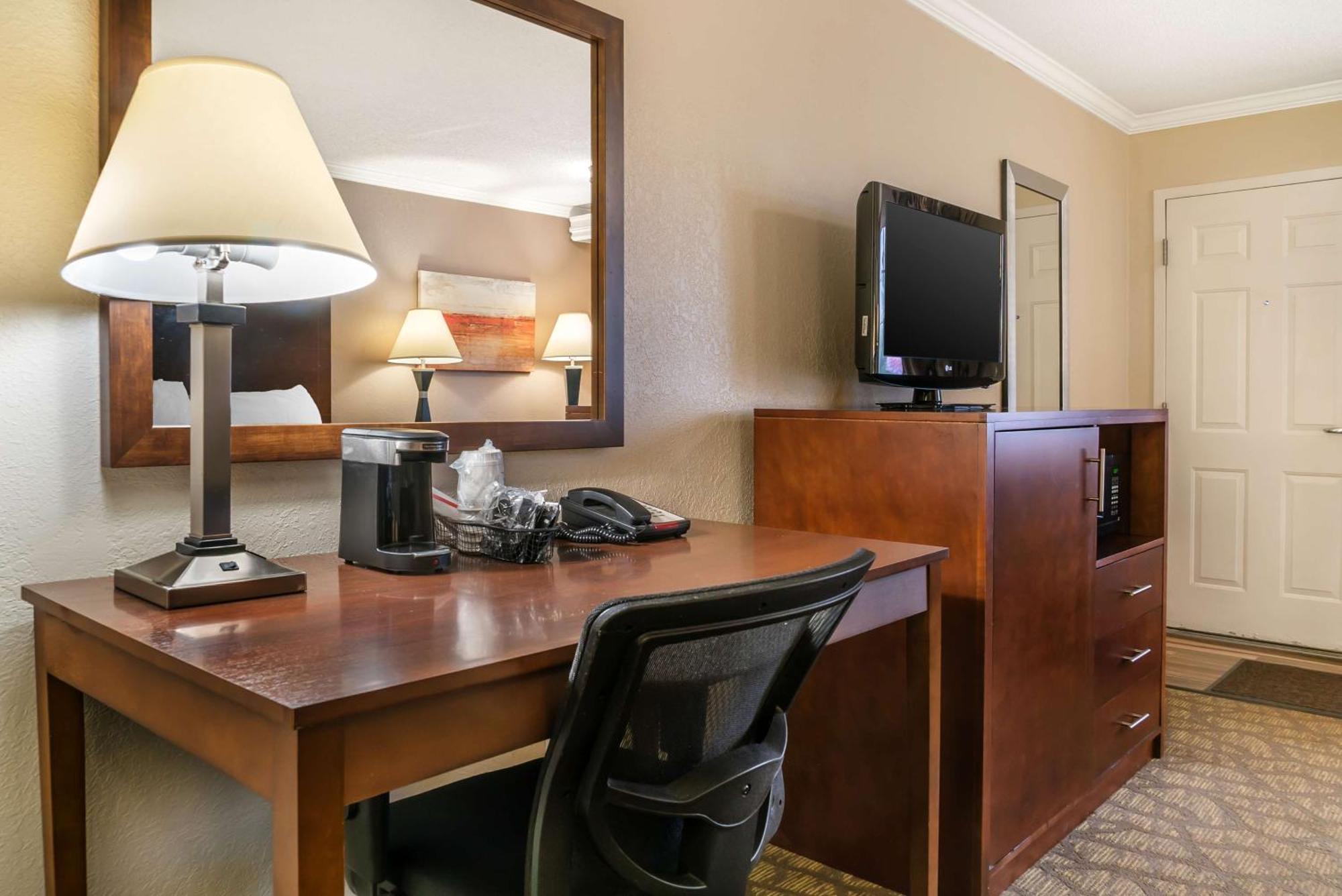 Best Western Of Hartland Екстериор снимка
