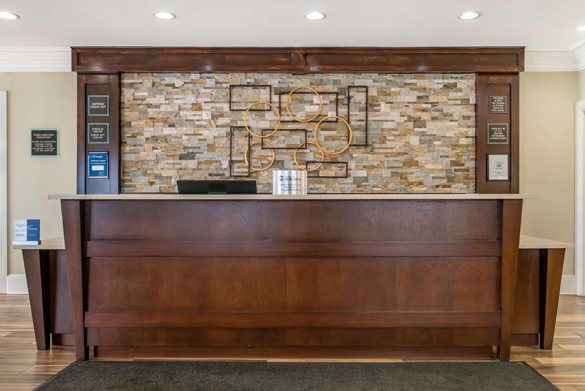 Best Western Of Hartland Екстериор снимка